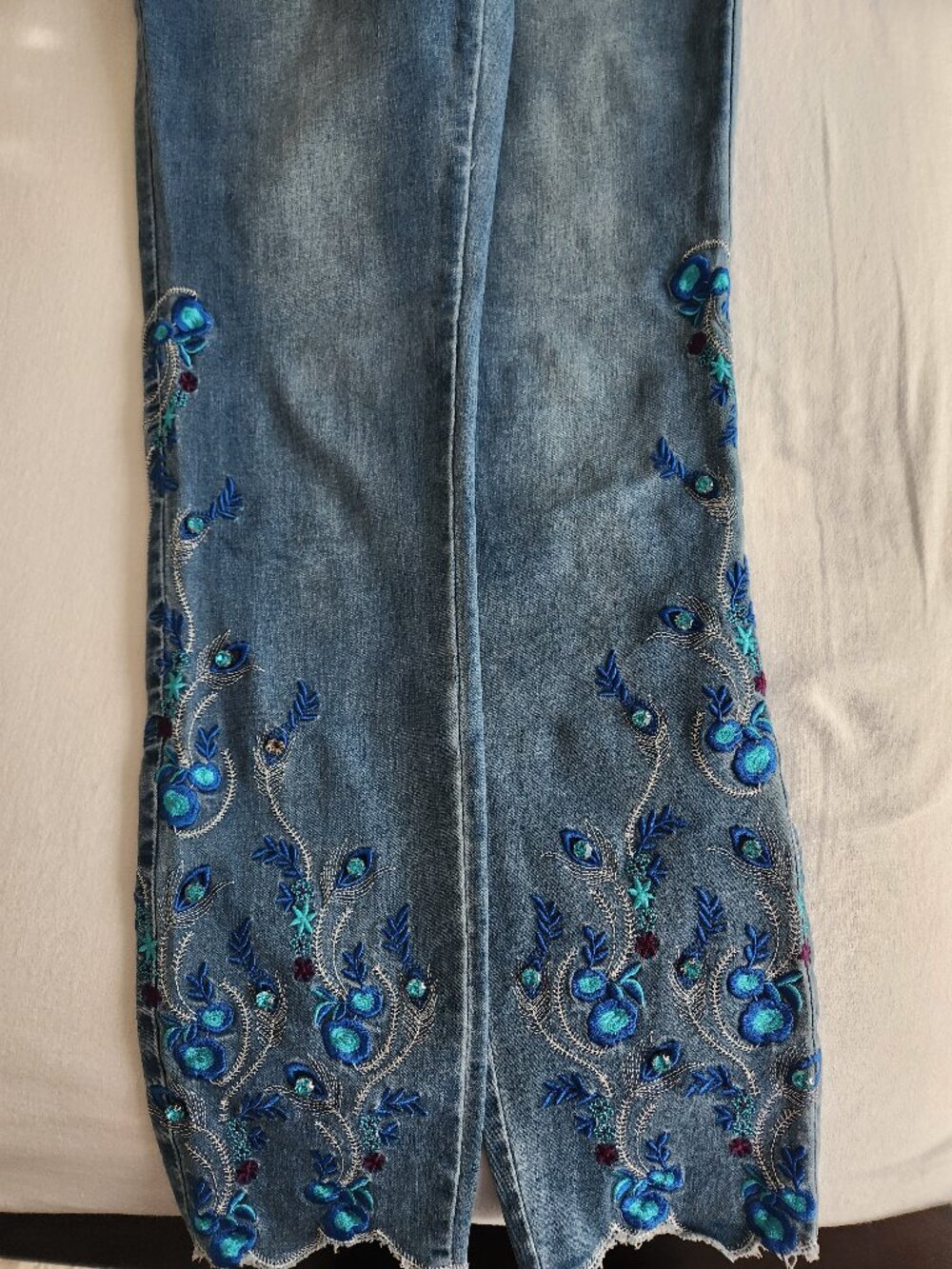 A.Z.I. Jeans - Dark wash skinny jean with embroidery and rhinestones, Size 4